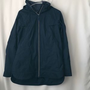 Lululemon Fo Drizzle rain jacket